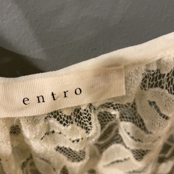 Beautiful  cream cold shoulder blouse M - Picture 4 of 6